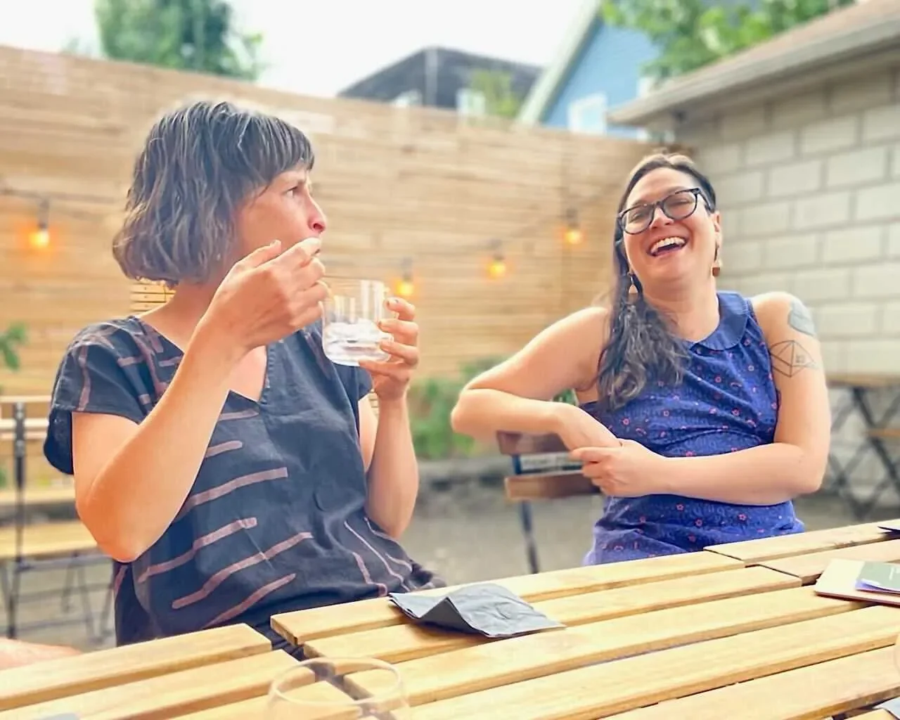 Photo of Marissa Epstein and Frances Duncan at an outdoor cafe.