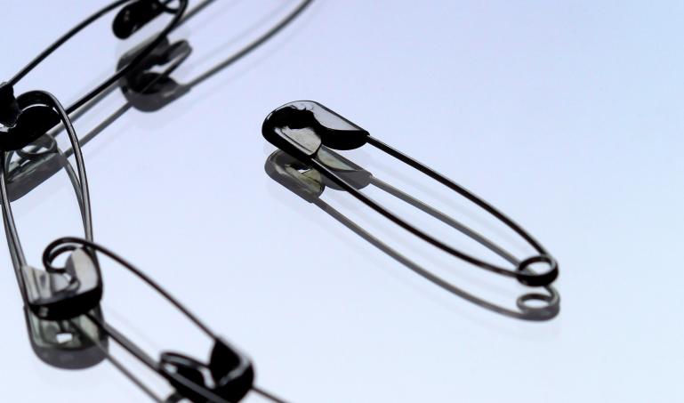 A chain of paperclips with one paperclip separated