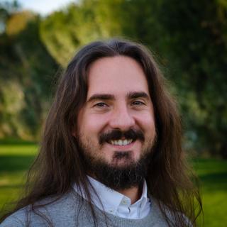 Zequi Vazquez headshot